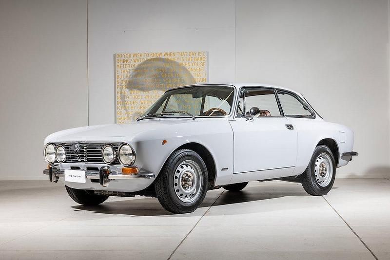 Grå Begagnad 1974 Alfa Romeo GT Junior | 550 000 kr - Bild 1/4