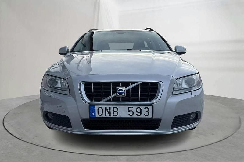 Begagnad Volvo V70 Momentum 145 HK (106 kW) 2009 Ljusgrå Kombi