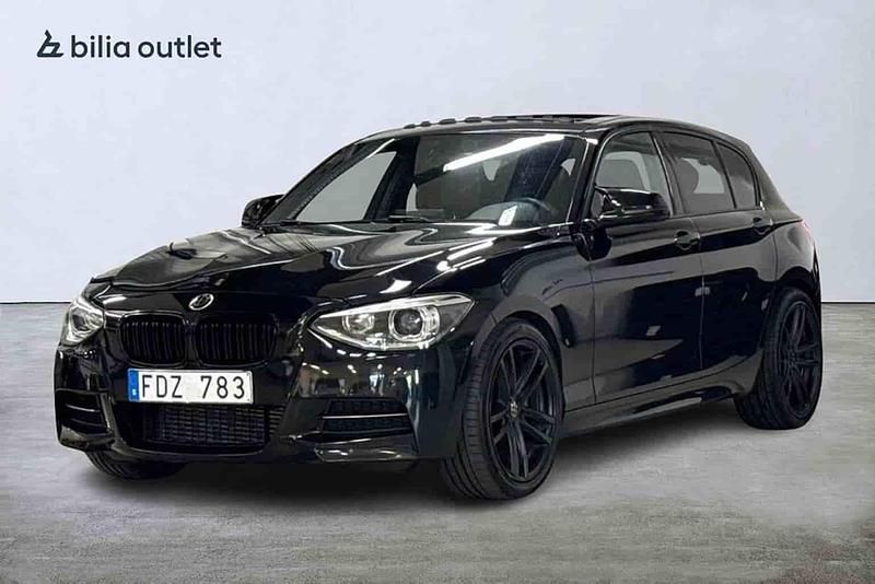 Svart Begagnad 2013 BMW M135 Halvkombi | 239 900 kr - Bild 1/1