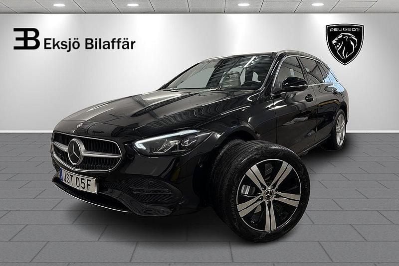 Svart Begagnad 2022 Mercedes C300e Avantgarde Kombi | 344 500 kr (Superpris) - Bild 1/4