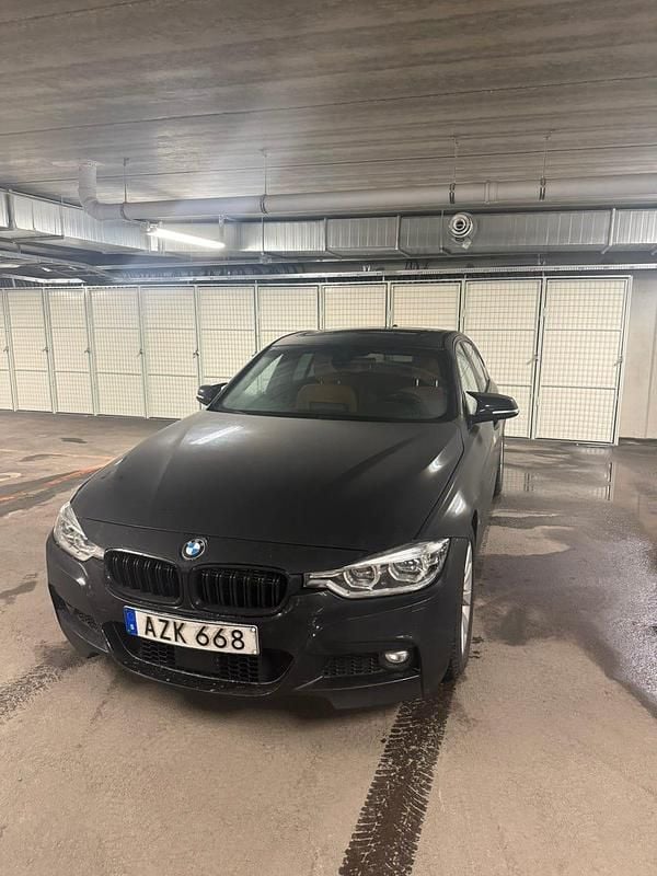 Begagnad BMW 330 252 HK (185 kW) 2018 Svart Sedan