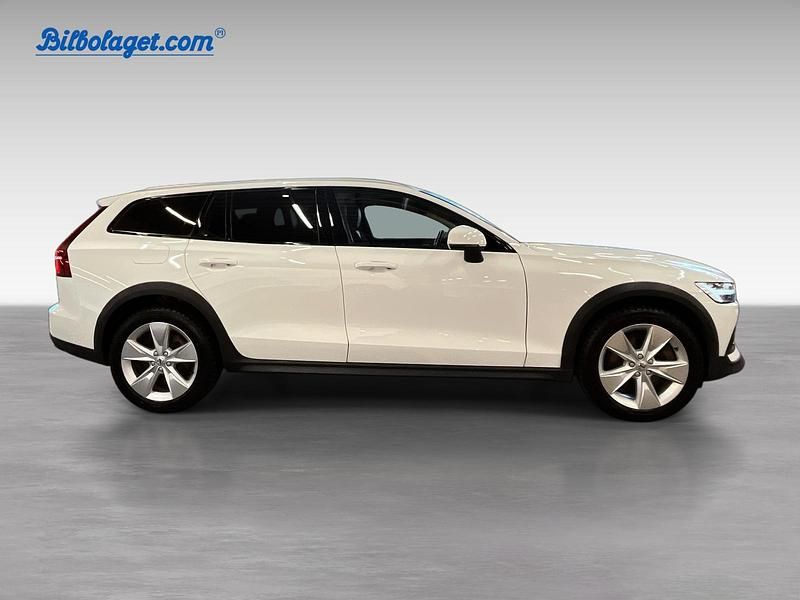 Begagnad Volvo V60 CC SE 192 HK (141 kW) 2020 Vit Kombi
