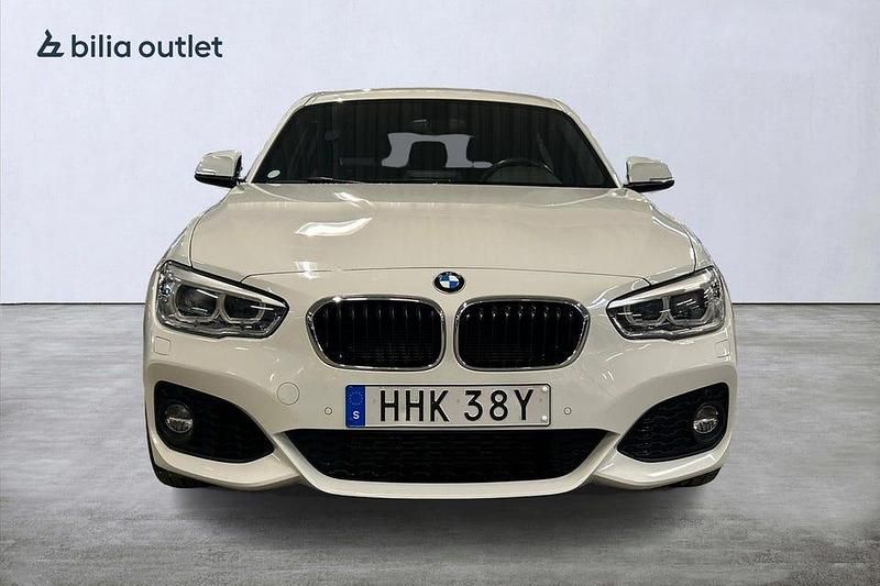 Begagnad BMW 118 M Sport 136 HK (100 kW) 2019 Vit Halvkombi