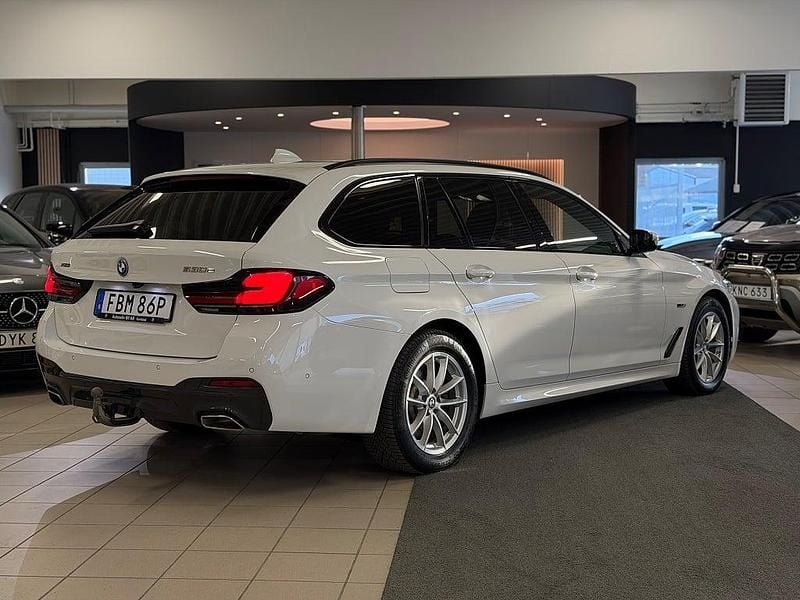 Begagnad BMW 530e M Sport 184 HK (135 kW) 2022 Vit Kombi