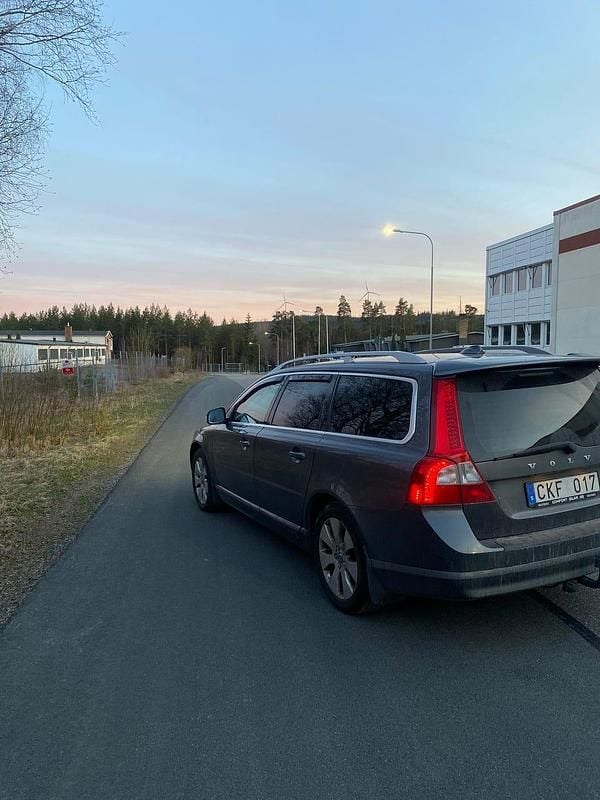 Begagnad 2008 Volvo V70 Kombi | 45 000 kr (Lite dyr) - Bild 1/4
