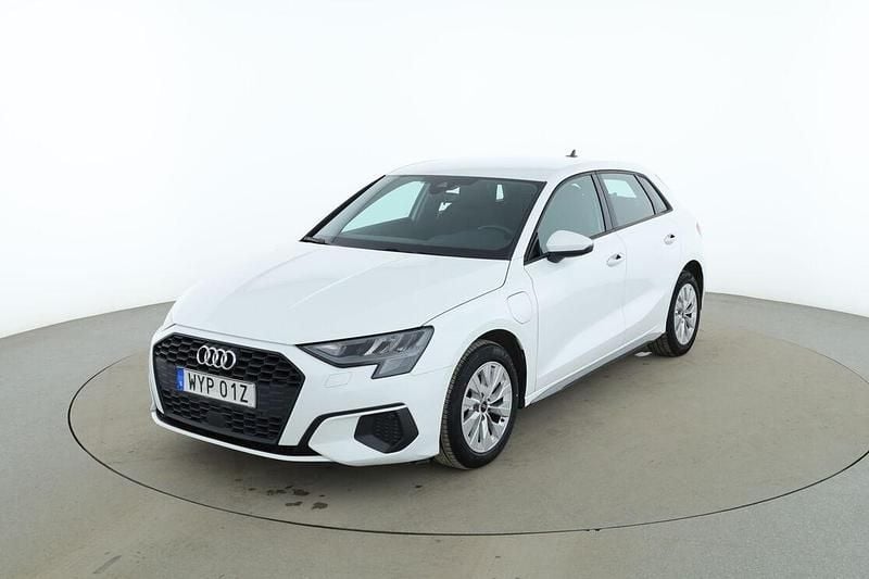 Vit Begagnad 2021 Audi A3 Sportback e-tron Halvkombi | 253 000 kr (Marknadspris) - Bild 1/3