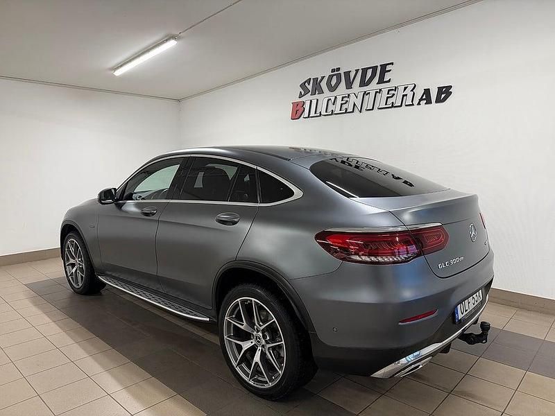 Begagnad Mercedes GLC300e AMG 306 HK (225 kW) 2020 Grå Sportkupé