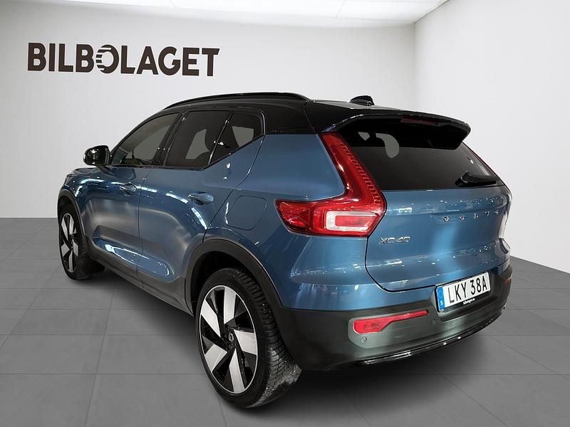 Begagnad Volvo XC40 Core 175 kW (238 HK) 2023 Blå SUV