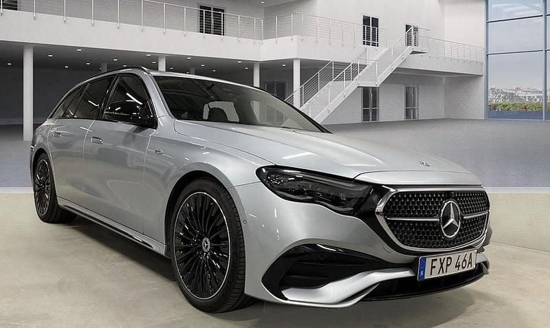 Silver Begagnad 2025 Mercedes E300 AMG Kombi | 698 000 kr (Superpris) - Bild 1/4
