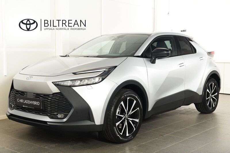Silver Ny 2024 Toyota C-HR Style SUV | 424 900 kr (Bra pris) - Bild 1/4