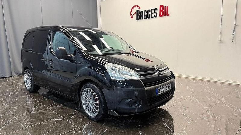 Svart Begagnad 2012 Citroën Berlingo Minibuss | 69 000 kr (Marknadspris) - Bild 1/4