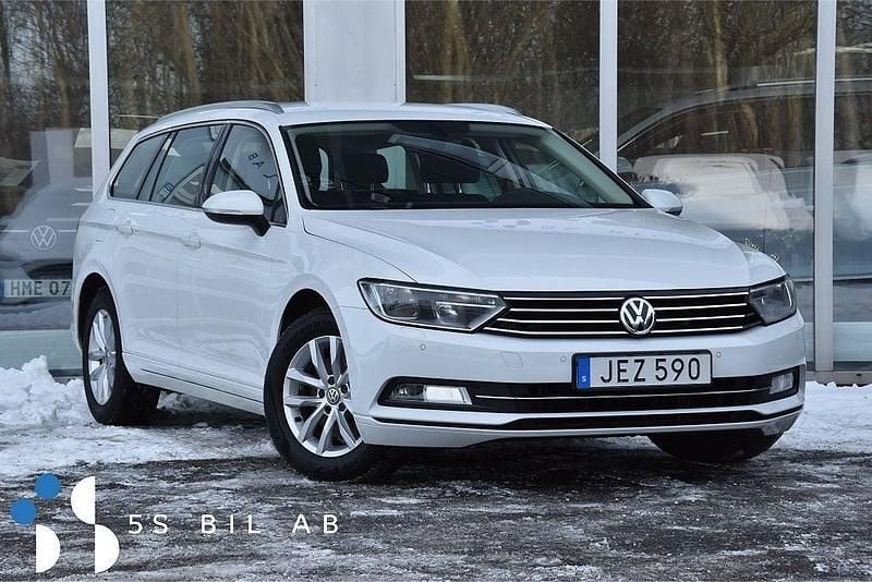 Vit Begagnad 2018 VW Passat Kombi | 157 900 kr (Bra pris) - Bild 1/3