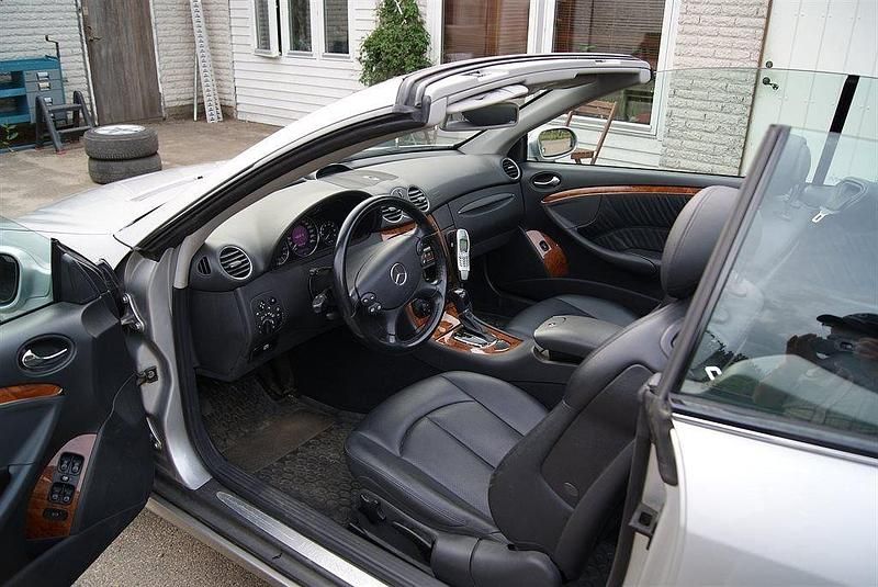 Begagnad Mercedes CLK200 164 HK (120 kW) 2003 Ljusgrå Cab