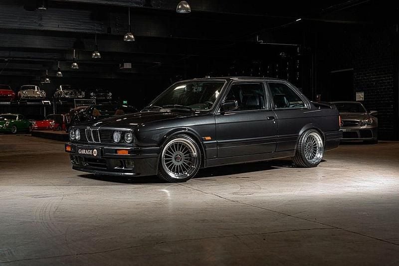 Begagnad BMW 325 M Sport 321 HK (236 kW) 1988 Svart Sportkupé