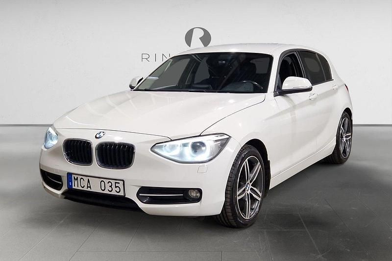 Vit Begagnad 2011 BMW 118 Sport Line Halvkombi | 94 900 kr (Marknadspris) - Bild 1/3