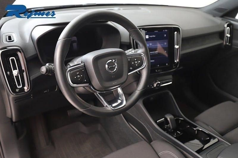 Begagnad Volvo XC40 Core 185 kW (252 HK) 2022 Svart SUV
