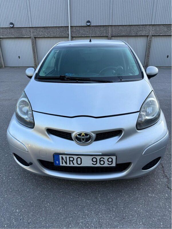 Silver Begagnad 2009 Toyota Aygo Halvkombi | 29 900 kr - Bild 1/4