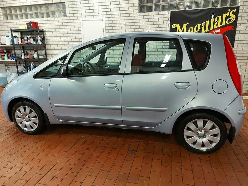 Begagnad Mitsubishi Colt 95 HK (69 kW) 2004 Blå Halvkombi