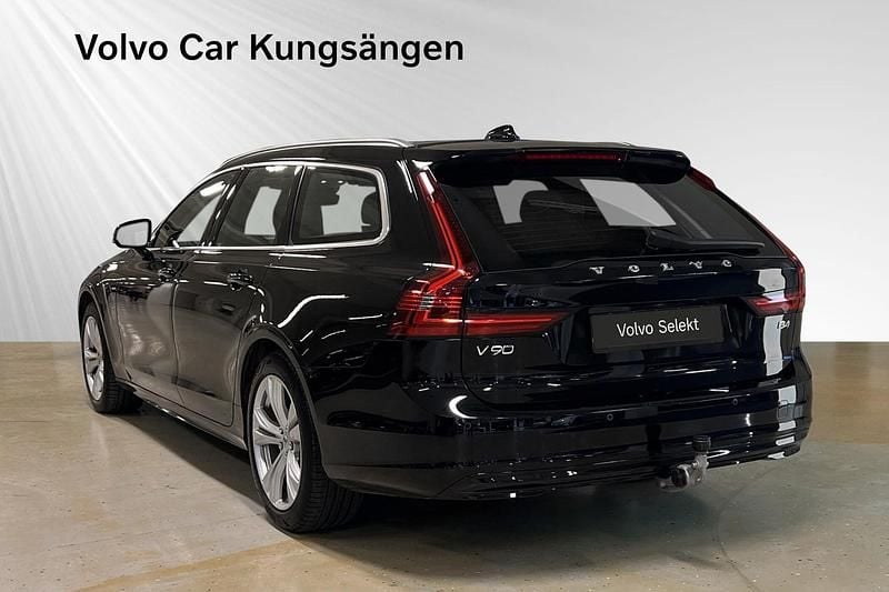Begagnad Volvo V90 Momentum 200 HK (147 kW) 2020 Svart Kombi