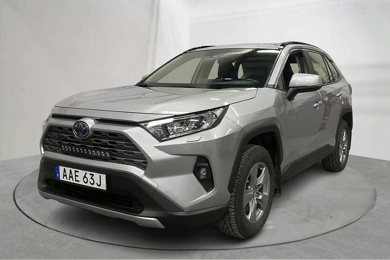 Silver Begagnad 2022 Toyota RAV4 Active SUV | 280 000 kr - Bild 1/4