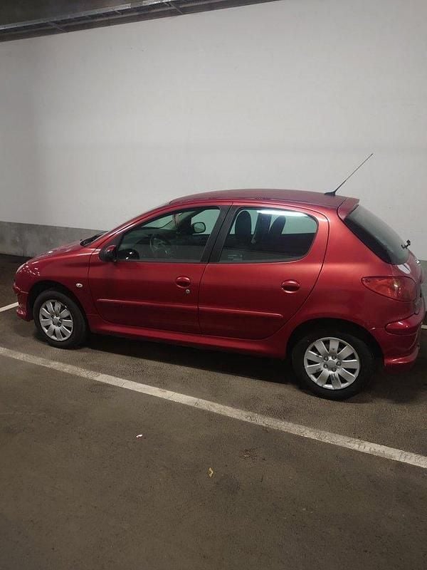 Röd Begagnad 2007 Peugeot 206 Halvkombi | 10 000 kr (Bra pris) - Bild 1/4