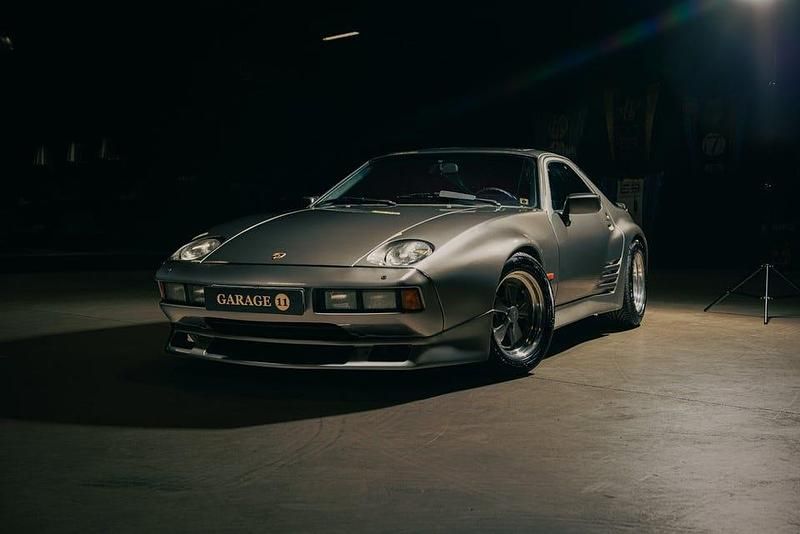 Grå Begagnad 1984 Porsche 928 Sportkupé | 469 928 kr - Bild 1/4