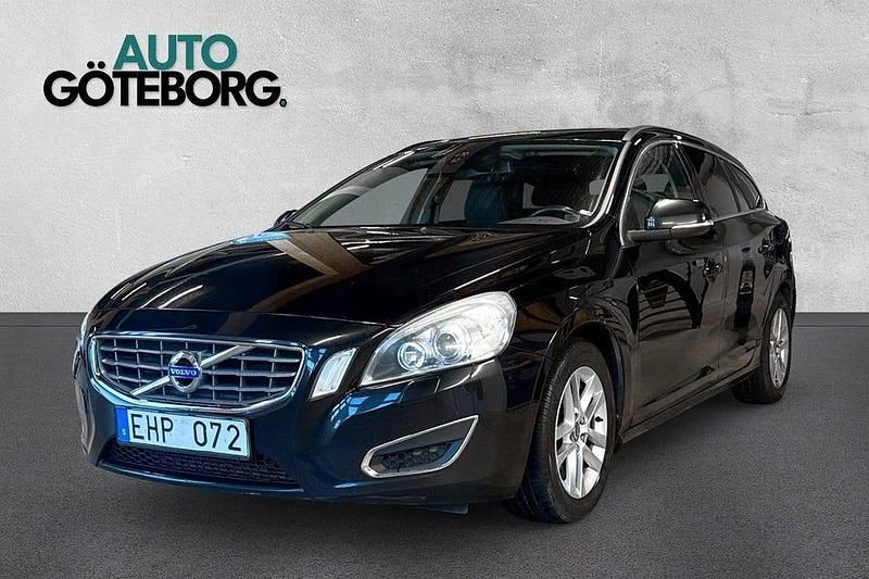 Svart Begagnad 2013 Volvo V60 Momentum Kombi | 74 900 kr - Bild 1/3