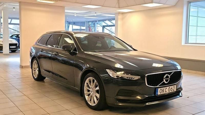 Begagnad Volvo V90 Momentum 190 HK (139 kW) 2018 Grå Kombi