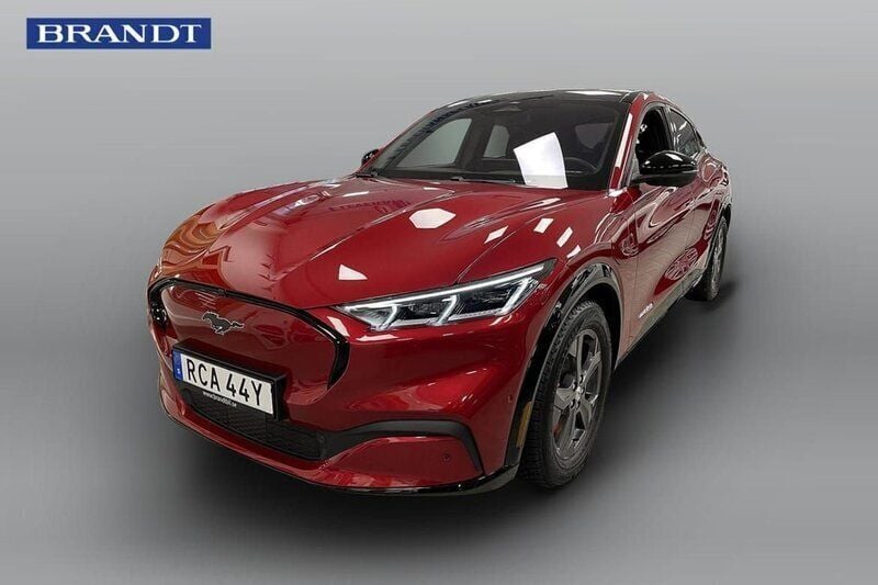 Röd Begagnad 2022 Ford Mustang Mach-E SUV | 419 900 kr (Marknadspris) - Bild 1/4