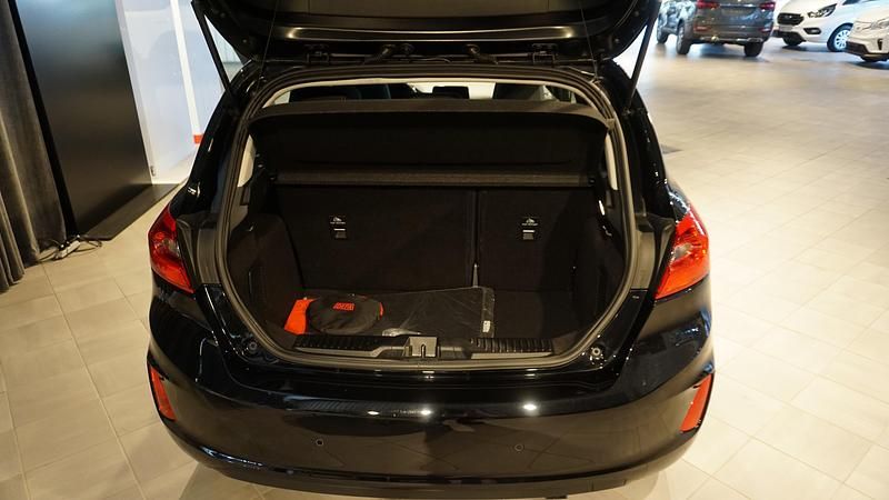 Begagnad Ford Fiesta Titanium 96 HK (70 kW) 2020 Svart Halvkombi