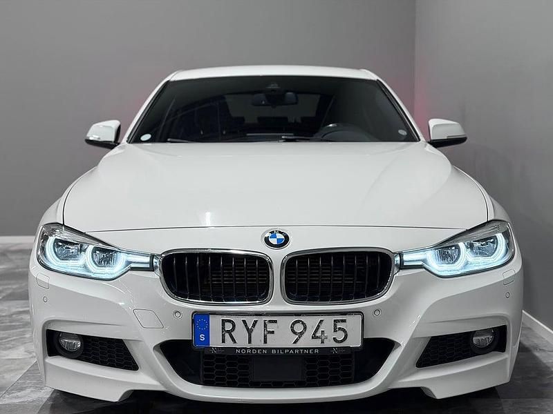 Begagnad BMW 330e M Sport 184 HK (135 kW) 2017 Vit Sedan