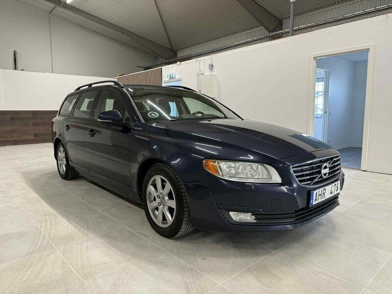 Blå Begagnad 2013 Volvo V70 Kinetic Kombi | 59 900 kr (Marknadspris) - Bild 1/4