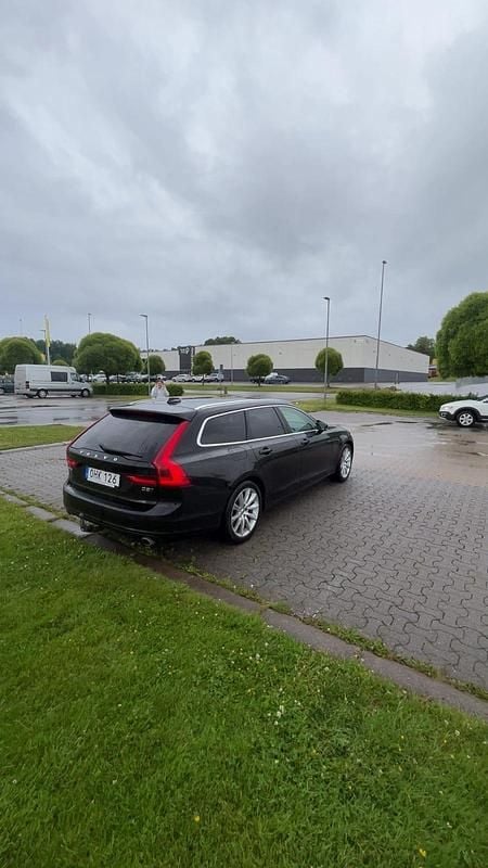 Begagnad Volvo V90 Momentum 235 HK (172 kW) 2017 Kombi