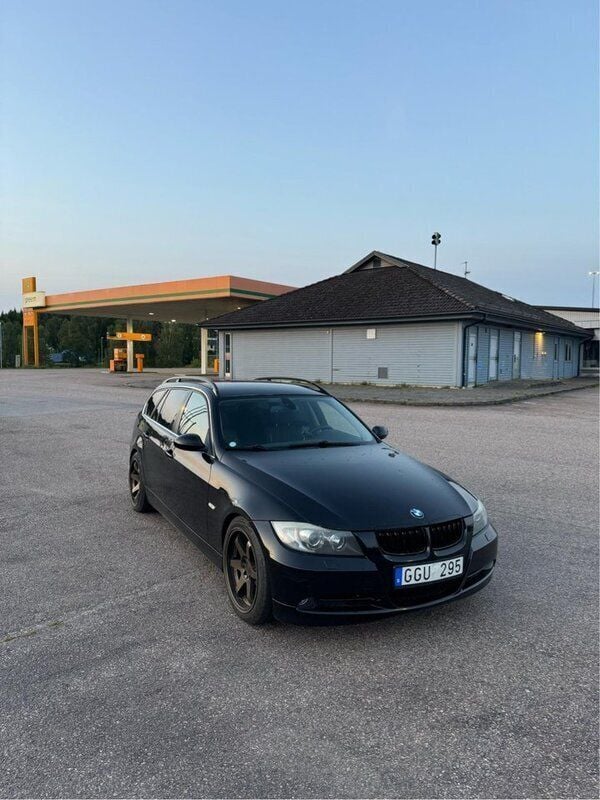 Svart Begagnad 2007 BMW 325 Advantage Kombi | 59 000 kr (Marknadspris) - Bild 1/4
