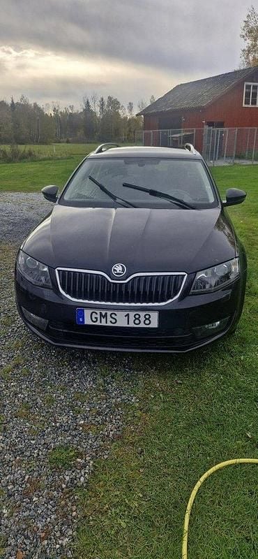 Svart Begagnad 2015 Skoda Octavia Sport Kombi | 67 500 kr (Superpris) - Bild 1/4
