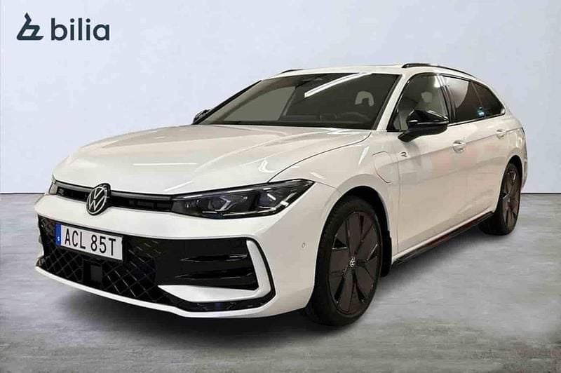 Vit Ny 2026 VW Passat Kombi | 589 800 kr (Marknadspris) - Bild 1/1