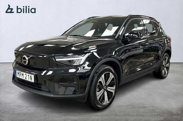 Svart Begagnad 2022 Volvo XC40 Core SUV | 324 900 kr (Marknadspris) - Bild 1/3