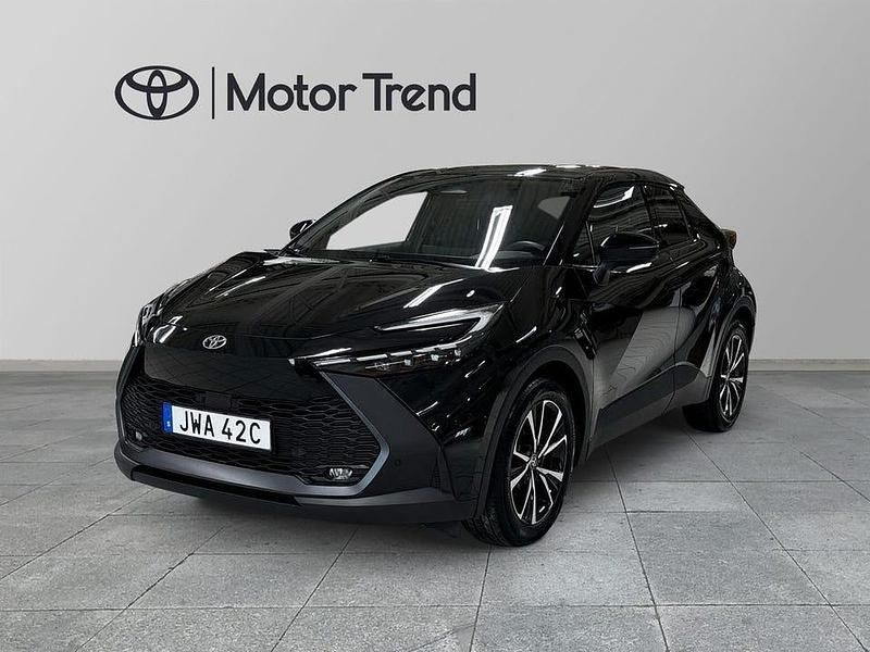 Svart Begagnad 2024 Toyota C-HR Style SUV | 349 000 kr (Dyr) - Bild 1/4