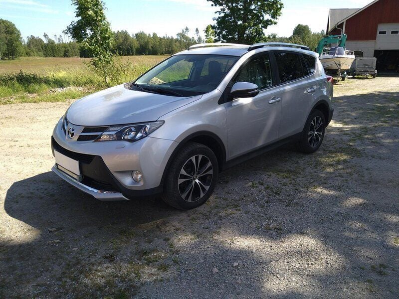 Silver Begagnad 2015 Toyota RAV4 Edition SUV | 120 000 kr (Bra pris) - Bild 1/4