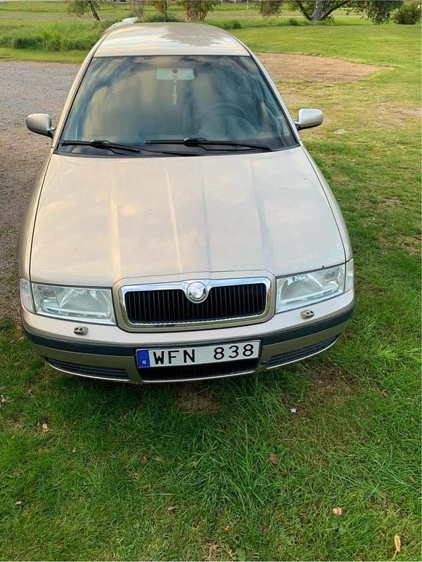 Brun Begagnad 2004 Skoda Octavia Tour Kombi | 10 000 kr (Bra pris) - Bild 1/2