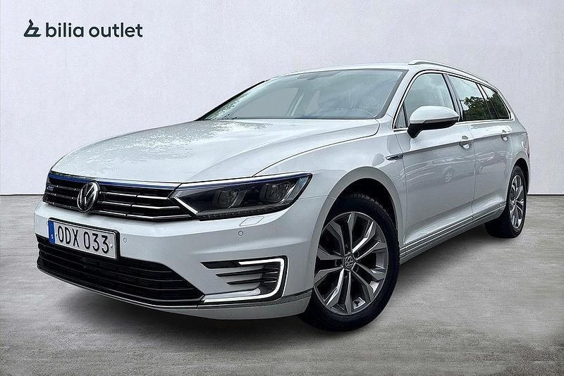 Vit Begagnad 2016 VW Passat GTE Kombi | 164 900 kr (Marknadspris) - Bild 1/4