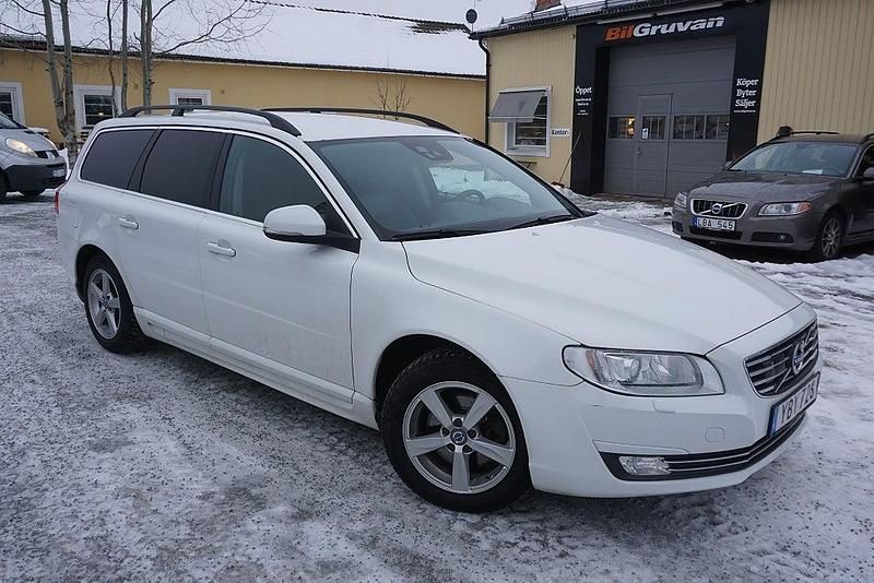 Vit Begagnad 2016 Volvo V70 Momentum Kombi | 119 900 kr (Bra pris) - Bild 1/4
