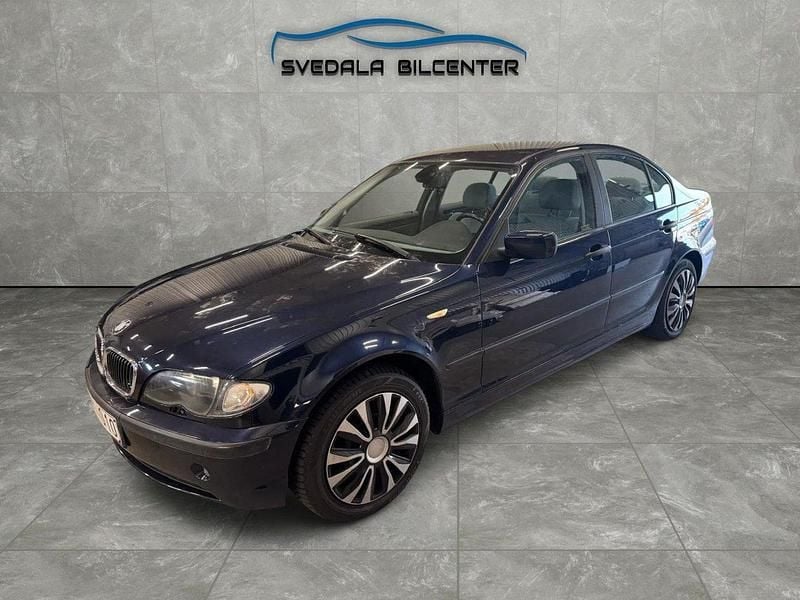 Begagnad BMW 318 143 HK (105 kW) 2004 Blå Sedan