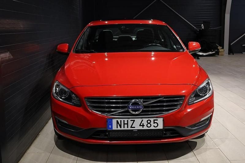 Begagnad Volvo S60 306 HK (225 kW) 2016 Röd Sedan
