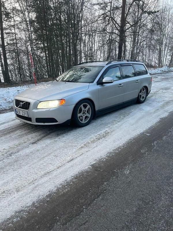 Begagnad 2008 Volvo V70 Kombi | 43 000 kr (Marknadspris) - Bild 1/4