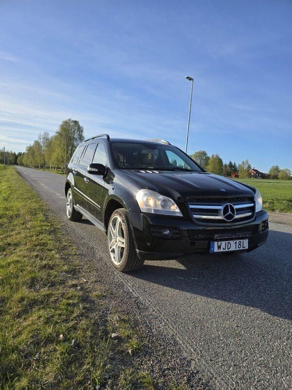 Svart Begagnad 2008 Mercedes GL450 SUV | 129 900 kr - Bild 1/4