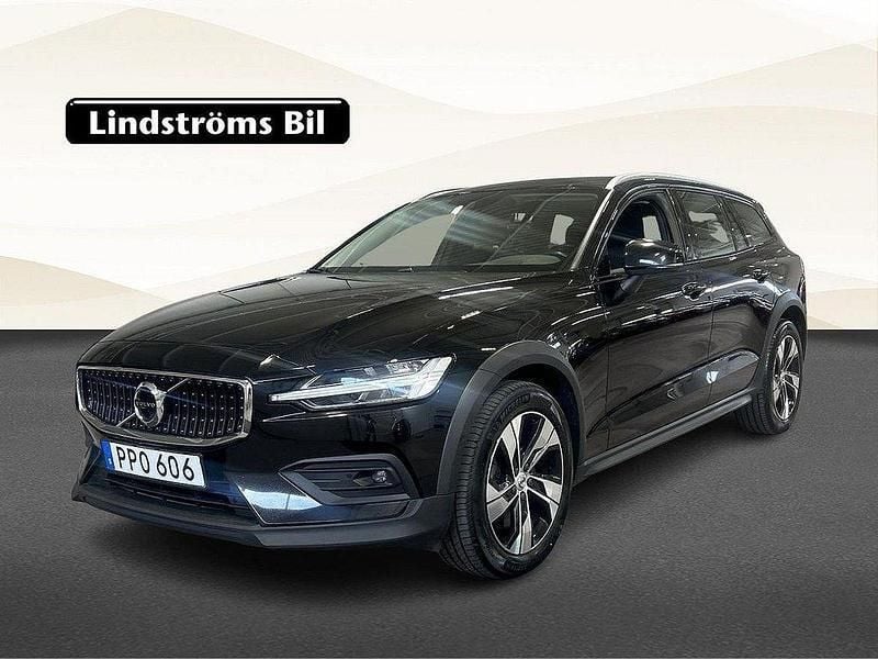 Svart Begagnad 2021 Volvo V60 CC Momentum Kombi | 309 900 kr (Marknadspris) - Bild 1/3