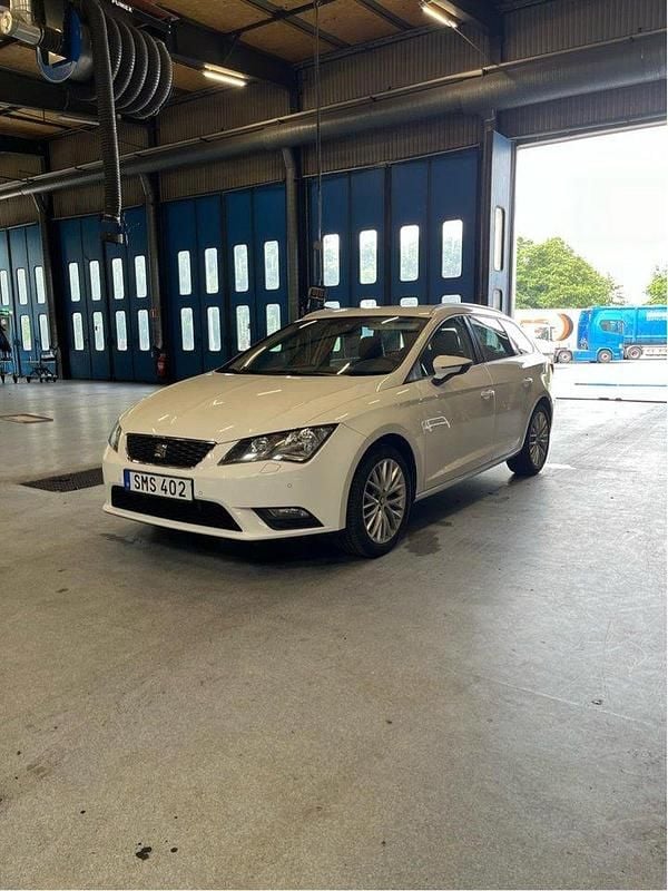 Vit Begagnad 2015 Seat Leon ST Style Kombi | 100 000 kr (Marknadspris) - Bild 1/3