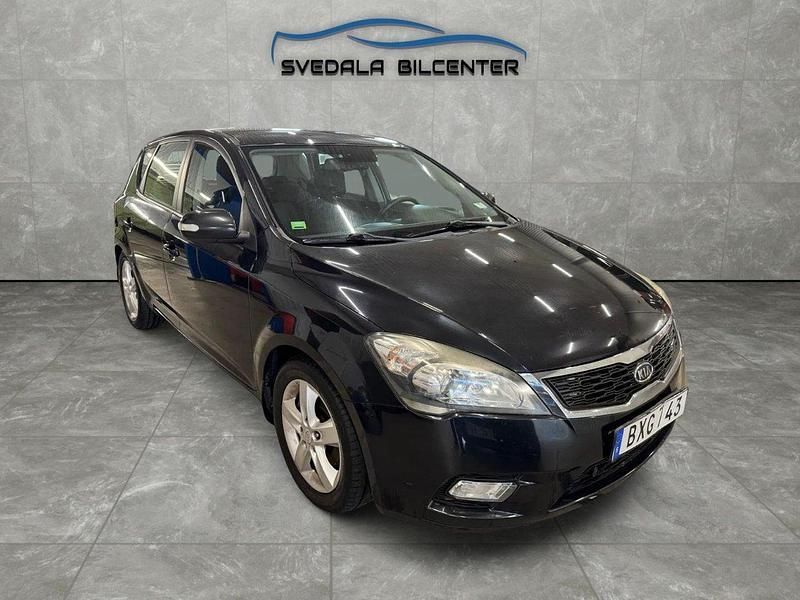 Svart Begagnad 2010 Kia Ceed Halvkombi | 37 500 kr (Marknadspris) - Bild 1/4