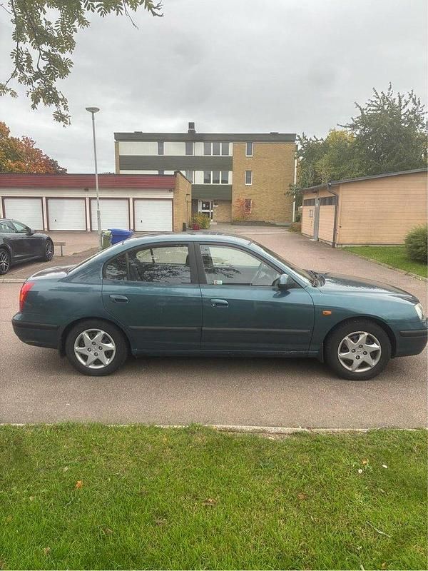 Blå Begagnad 2002 Hyundai Elantra Sedan | 28 000 kr - Bild 1/4